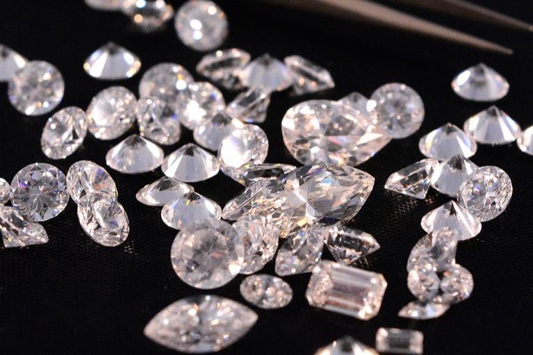 Biological fingerprints in soil point the way to diamond-containing ore ...