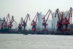 Port_of_Shanghai,_2004