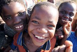 960px-Three_children_in_Malawi