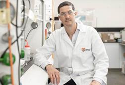 Low-Res_professor-richard-payne-faa-school-of-chemistry.-the-university-photo-by-stefanie-zingsheim