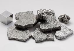 Iron_electrolytic_and_1cm3_cube