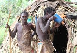 Hadza_men_drinking_water_2