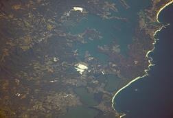 Lake_Macquarie_and_Central_Coast,_ISS-037-E-020014_dehazed