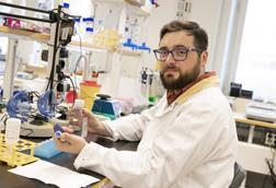 Low-Res_Antonio Molinaro (lab), photo Karin Allander