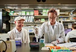 Low-Res_cong-trinh-grad-student