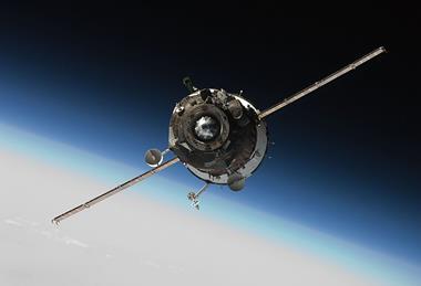 Soyuz_TMA-16_approaching_ISS