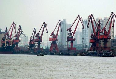 Port_of_Shanghai,_2004