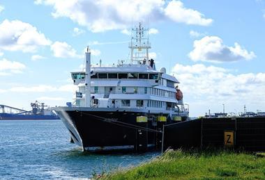 Front_view_of_the_hondius_docked_-_(2026-05-18)_-_5 (1)