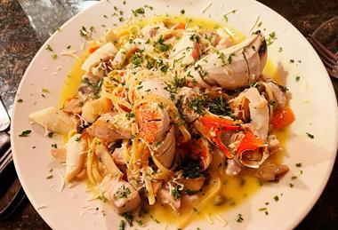 Catch_Seafood_Bar_and_Grill_-_Paso_Robles_-_2021-09-26_-_Sarah_Stierch_04