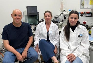 Low-Res_The research team (Left to right) Prof. Dan Peer, Dr. Inbal Hazan-Halevy & Shani Benarroch.