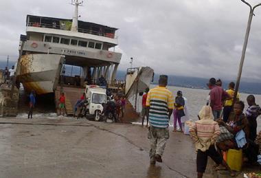 Transporting_suspected_Ebola_patients