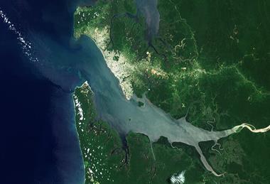 Libreville_&_Estuary_of_the_Komo_River,_Gabon