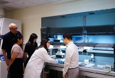 Low-Res_SMART AMR research team operating the RNA modification profiling platform