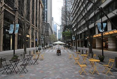 800px-Empty_street_during_the_coronavirus_pandemic_in_Marunouchi_Nakadōri_Street_Chiyoda_Tokyo_Japan_20200405_121643