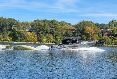 Low-Res_WakeBoat_900x600