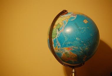 Globe_with_yellow_background_1