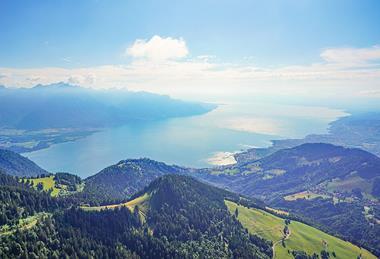 044_Lake_Geneva_and_Swiss_Alps_Photo_by_Giles_Laurent