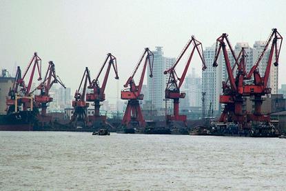 Port_of_Shanghai,_2004