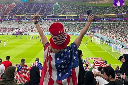 Iranian_national_team_fans_03