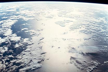 STS004-41-1206_-_Clouds_and_Open_Ocean_near_the_Bahamas
