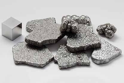 Iron_electrolytic_and_1cm3_cube