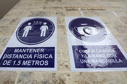 12.06.20_Ministra_de_la_Producción,_Rocío_Barrios,_recorrió_las_galerías_comerciales_de_Gamarra_y_Polvos_Azules_para_dialogar_con_los_comerciantes._-_49999389492