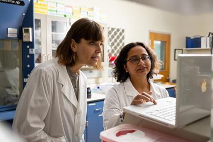 Low-Res_Dr. Hamer_Dr. Balasubramanian_feline flea research -20260616-NP-25