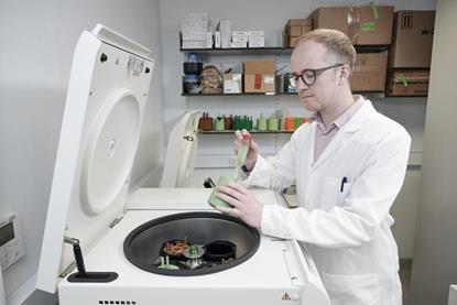 Low-Res_Professor Stephen Wallace harvesting engineered bacteria for analysis. CREDIT Edinburgh Innovations