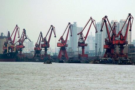 Port_of_Shanghai,_2004