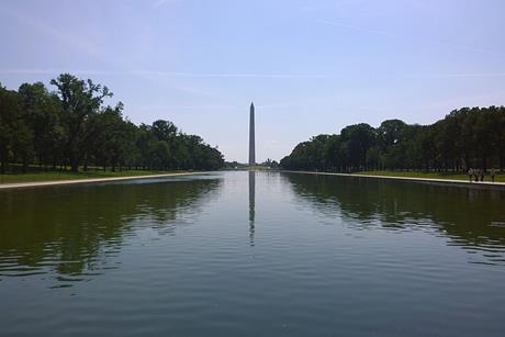 Washington_Monument_with_Lincoln_Memorial_Reflecting_Pool_2014-06-08
