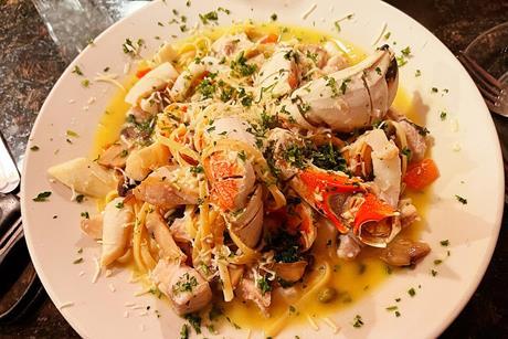 Catch_Seafood_Bar_and_Grill_-_Paso_Robles_-_2021-09-26_-_Sarah_Stierch_04