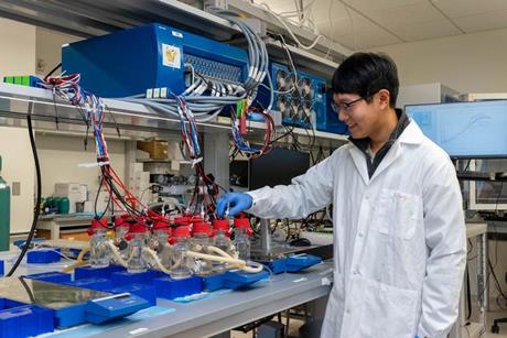 Low-Res_260212_Synthetic Microbial Co-Cultures-100949