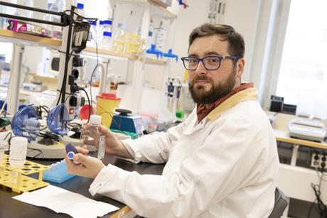 Low-Res_Antonio Molinaro (lab), photo Karin Allander