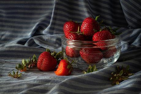 Still_life_with_strawberries_in_a_crystal_bowl