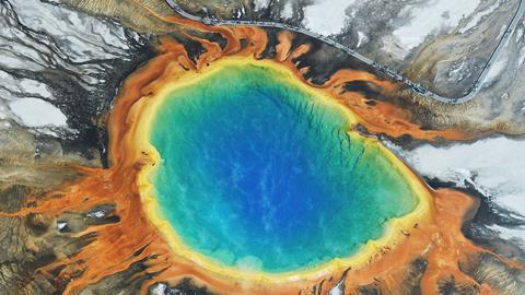 Aerial_image_of_Grand_Prismatic_Spring_(view_from_the_south)