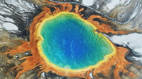 Aerial_image_of_Grand_Prismatic_Spring_(view_from_the_south)