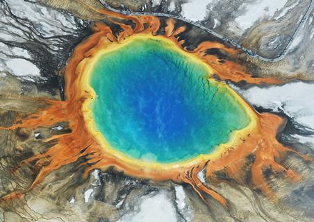 Aerial_image_of_Grand_Prismatic_Spring_(view_from_the_south)
