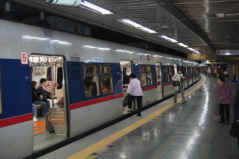 960px-Subway_seoul_(xndr)