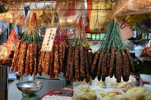 Hong_Kong_Local_Dried_Sausages_in_San_Hui_Market