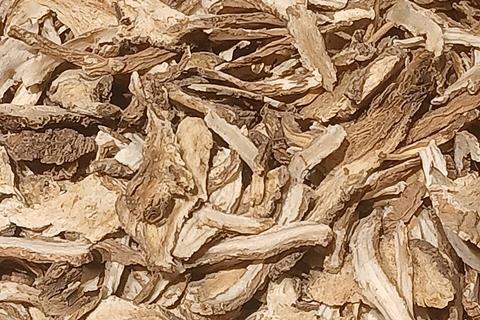 Dried_angelica_slices_(2)