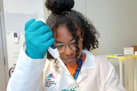 Low-Res_NYCVh student in Krammer lab - credit Christine Marizzi