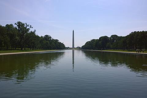 Washington_Monument_with_Lincoln_Memorial_Reflecting_Pool_2014-06-08