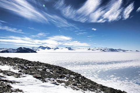 Low-Res_Antarctica_(11280898833)