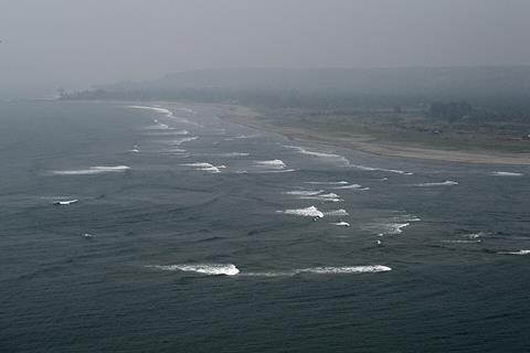 Arabian_Sea_and_Morjim_Beach_as_seen_from_Vagator_Fort,_Goa,_India
