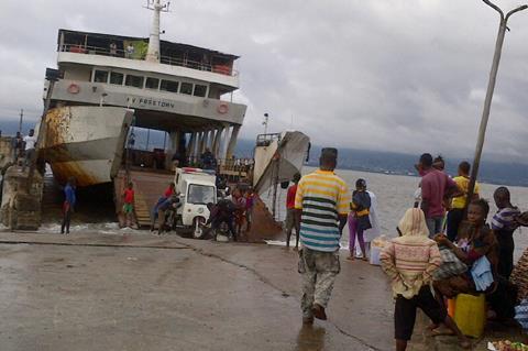Transporting_suspected_Ebola_patients