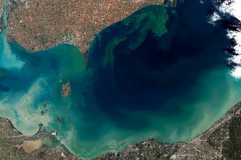 750px-Toxic_Algae_Bloom_in_Lake_Erie