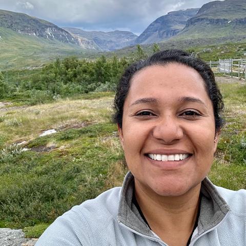 Nasmille Larke-Mejía carrying out fieldwork in Abisko