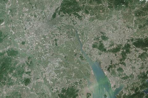 2014_NASA_Earth_Observatory_image_of_Pearl_River_Delta
