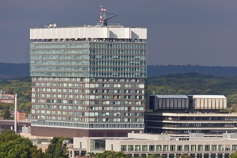 Uniklinik_Köln_-_Bettenhaus-0073