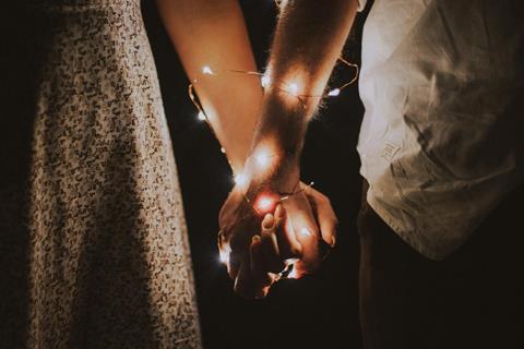pexels-annetnavi-792777